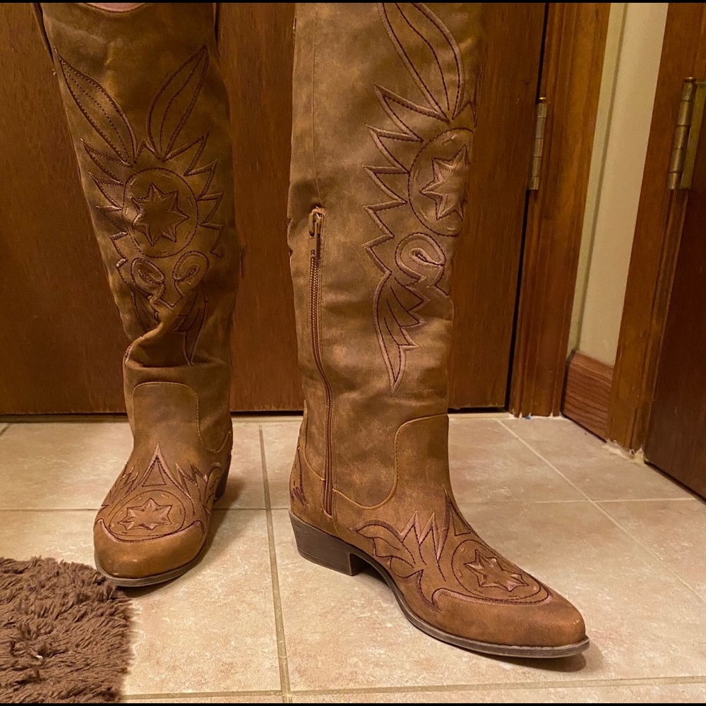 🐴 Cowgirl Boots Size 9 from JustFab